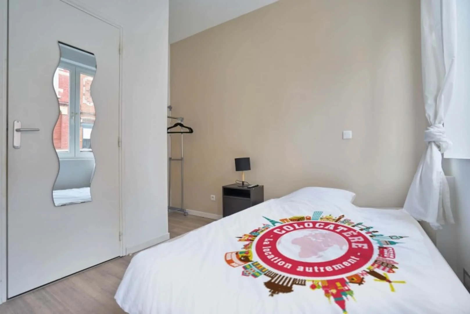 Stanza per studenti luminosa e ariosa con facile accesso all'università a 