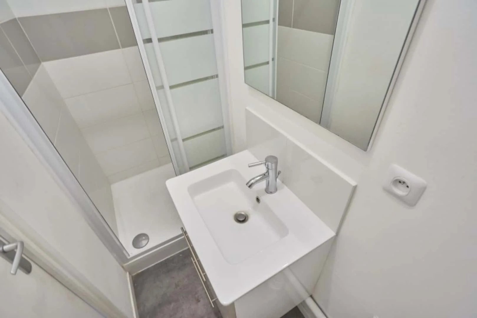 Camera per studenti economica con posizione comoda a 