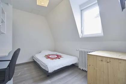 Stanza privata in 2 Rue des Gantois, 59110 La Madeleine, France, immagine 1 di 10