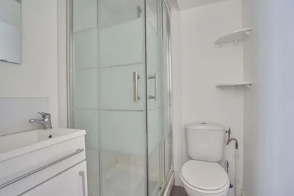 Stanza privata in 2 Rue des Gantois, 59110 La Madeleine, France, immagine 2 di 14