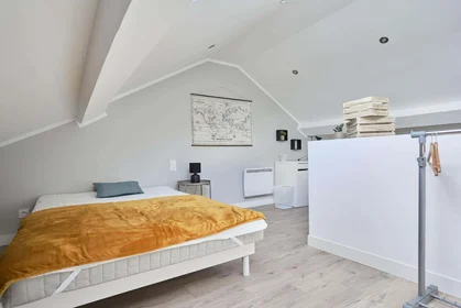 Alquiler de habitaciones por meses en {area}