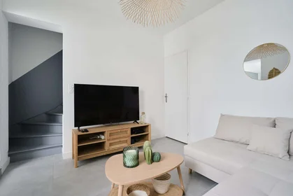 Habitación privada en 20 Rue de la Gare, 59110 La Madeleine, France, imagen 11 de 26
