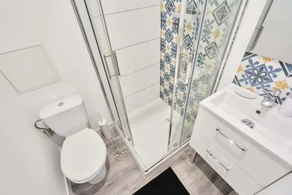 Habitación privada en 20 Rue de la Gare, 59110 La Madeleine, France, imagen 7 de 26