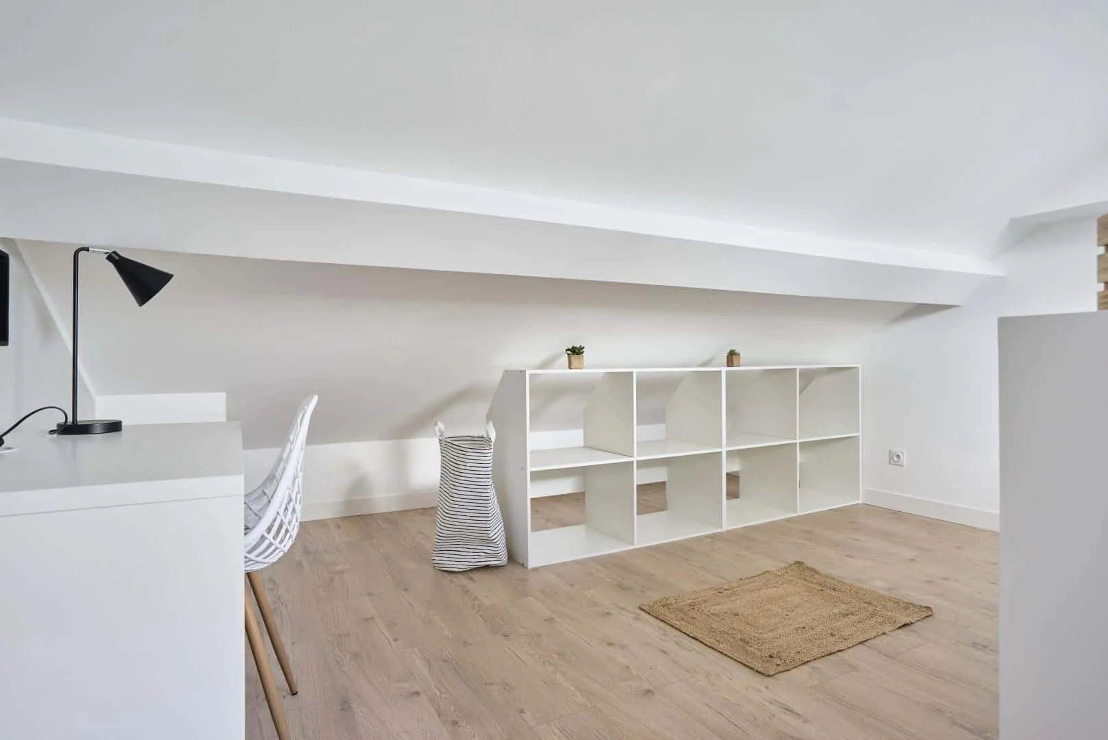 Habitación para estudiantes en con área de estudio y facilidades compartidas