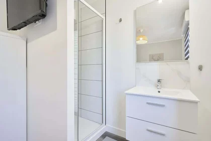Private room at 33 Rue de Wazemmes, 59000 Lille, France, image 5 of 20