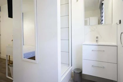Chambre privée à 33 Rue de Wazemmes, 59000 Lille, France, image 5 de 19