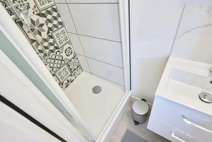 Chambre privée à 33 Rue de Wazemmes, 59000 Lille, France, image 6 de 19