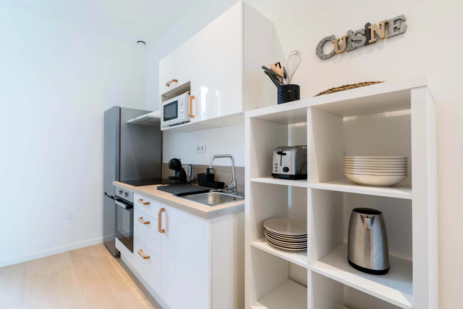 'de öğrenci dairesinde, tamamen mobilyalı kiralık oda