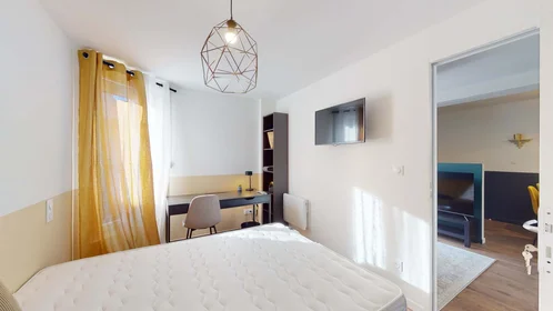 Private room at 6 Av. de Fronton, 31200 Toulouse, France, image 3 of 17