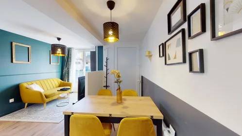 Private room at 6 Av. de Fronton, 31200 Toulouse, France, image 7 of 17