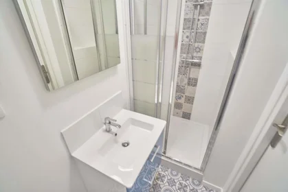 Chambre privée à 115 Av. de Dunkerque, 59000 Lille, France, image 5 de 17