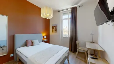 {area} de ortak bir dairede kiralık oda