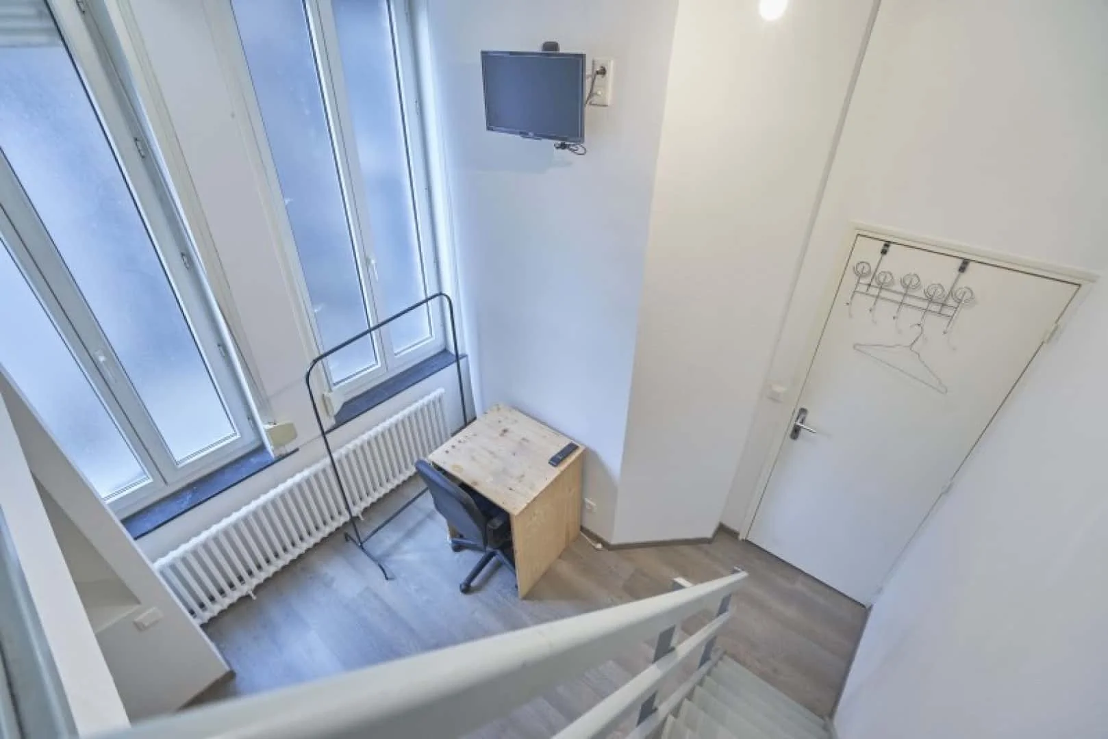 Functional student room perfect for studying in 
