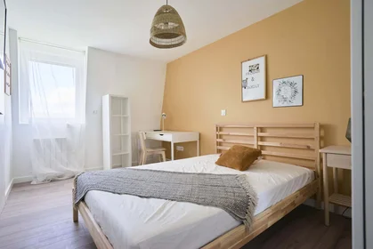 Chambre privée à 15 Pl. Nouvelle Aventure, 59000 Lille, France, image 1 de 10