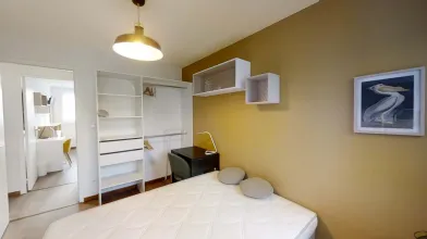 Private room at 31300 Toulouse, France, image 1 of 8