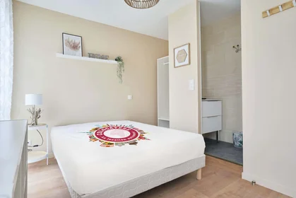 Quarto privado em 58 Rue de Courcelles, 51100 Reims, France, imagem 1 de 16