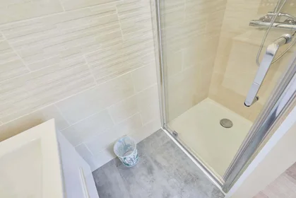 Quarto privado em 58 Rue de Courcelles, 51100 Reims, France, imagem 4 de 16
