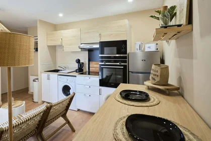 Quarto privado em 58 Rue de Courcelles, 51100 Reims, France, imagem 8 de 16