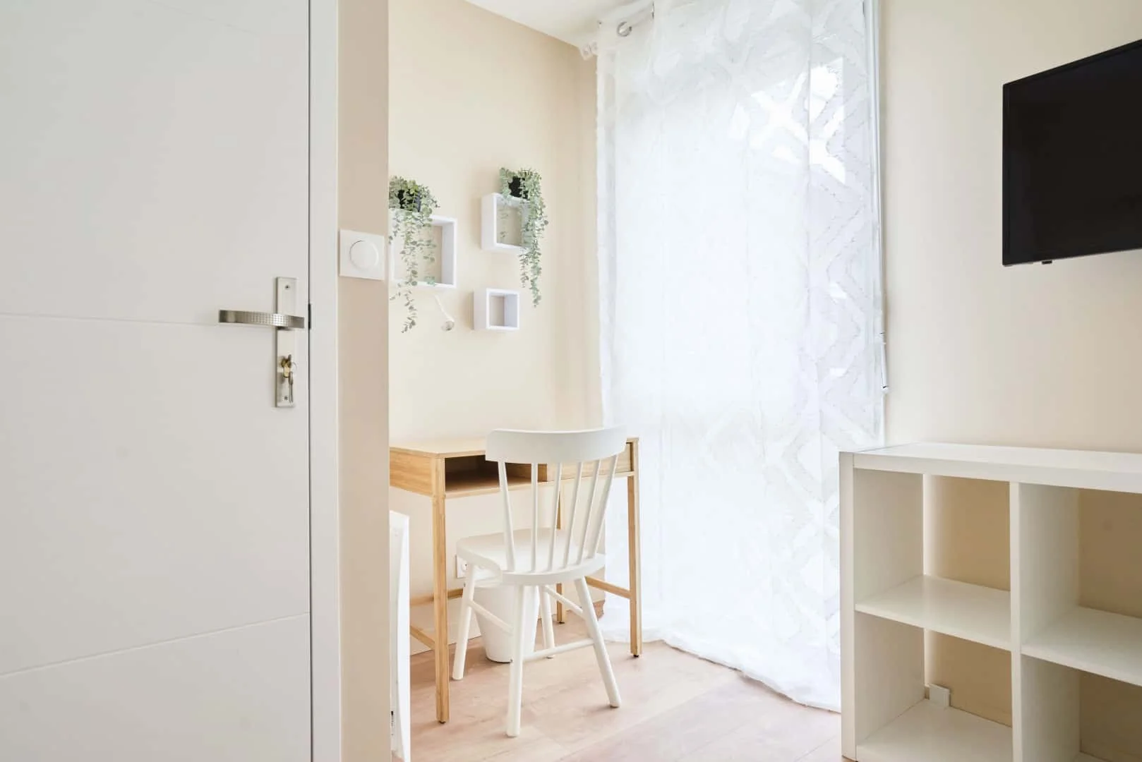 Quarto para alugar em apartamento de estudantes em , totalmente mobilado