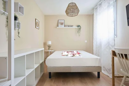 Quarto privado em 58 Rue de Courcelles, 51100 Reims, France, imagem 1 de 10