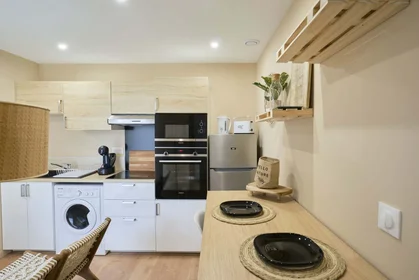 Quarto privado em 58 Rue de Courcelles, 51100 Reims, France, imagem 11 de 16