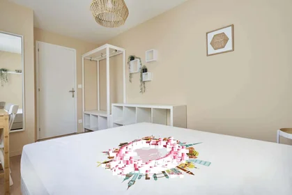 Quarto privado em 58 Rue de Courcelles, 51100 Reims, France, imagem 3 de 16