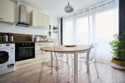 Chambre privée à Rue Eugène Jacquet, 59800 Lille, France, image 14 de 17