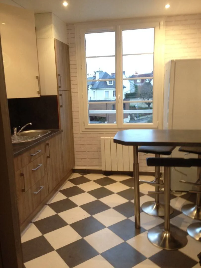 Budget-friendly student room close to campus in 