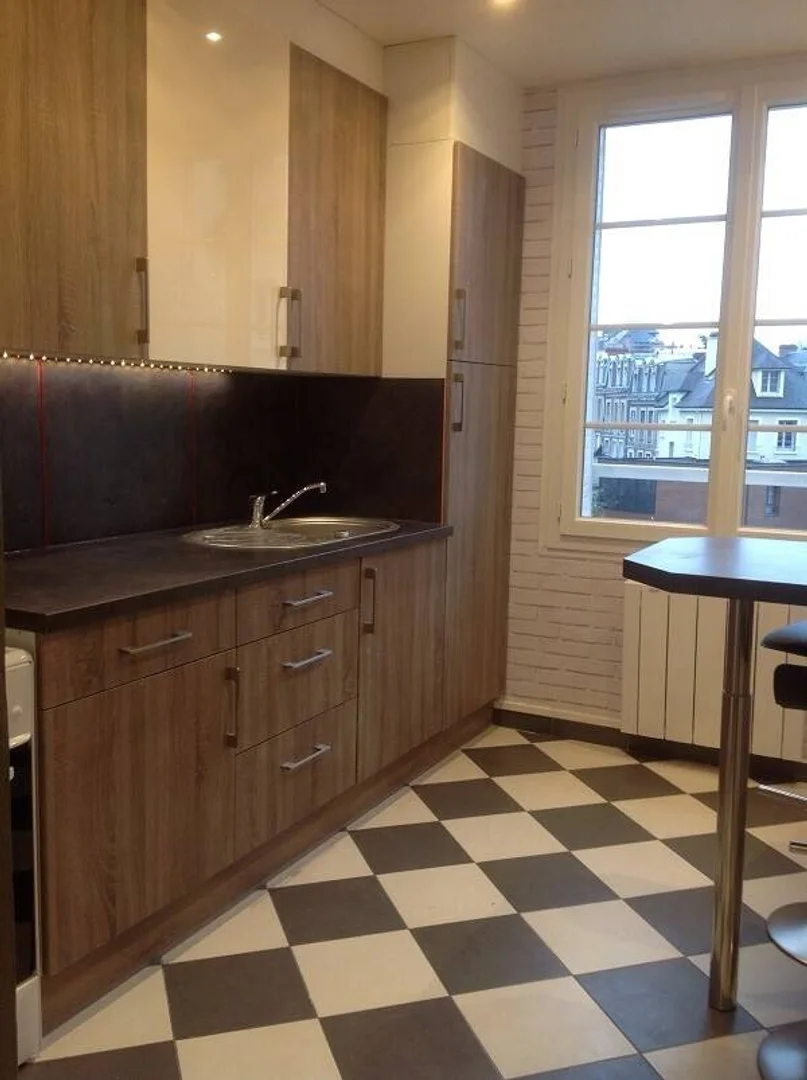 Budget-friendly student room close to campus in 