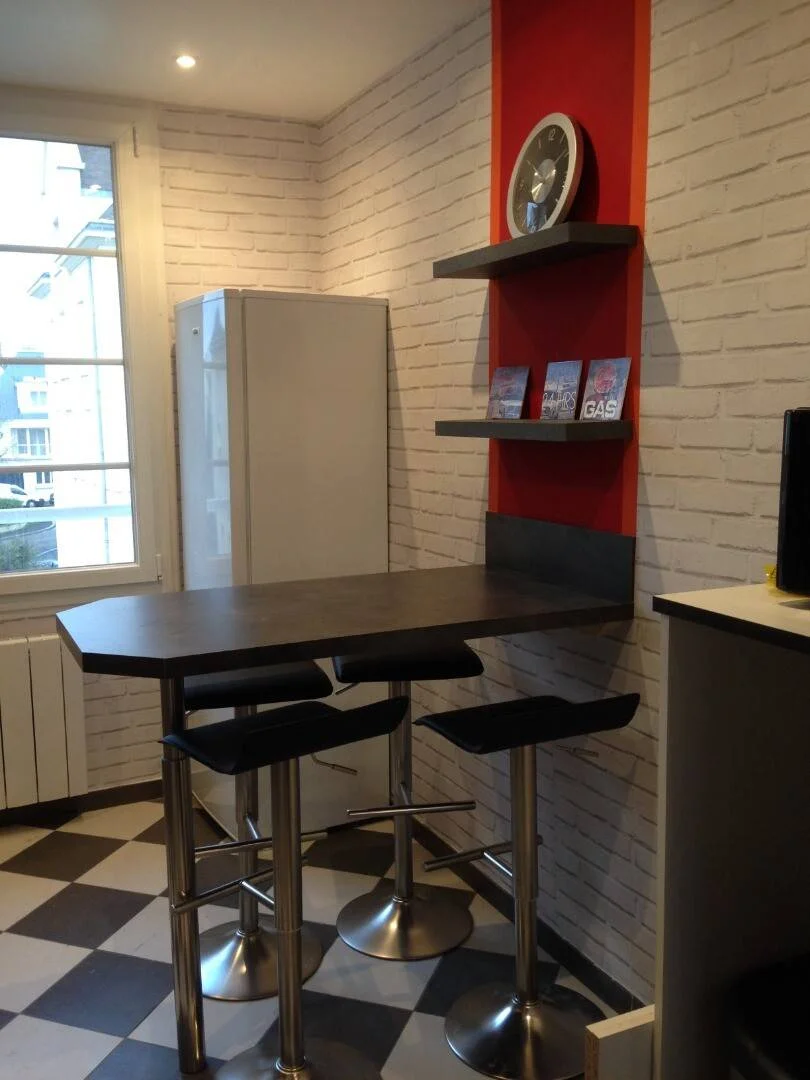 Student-friendly room in  with modern amenities