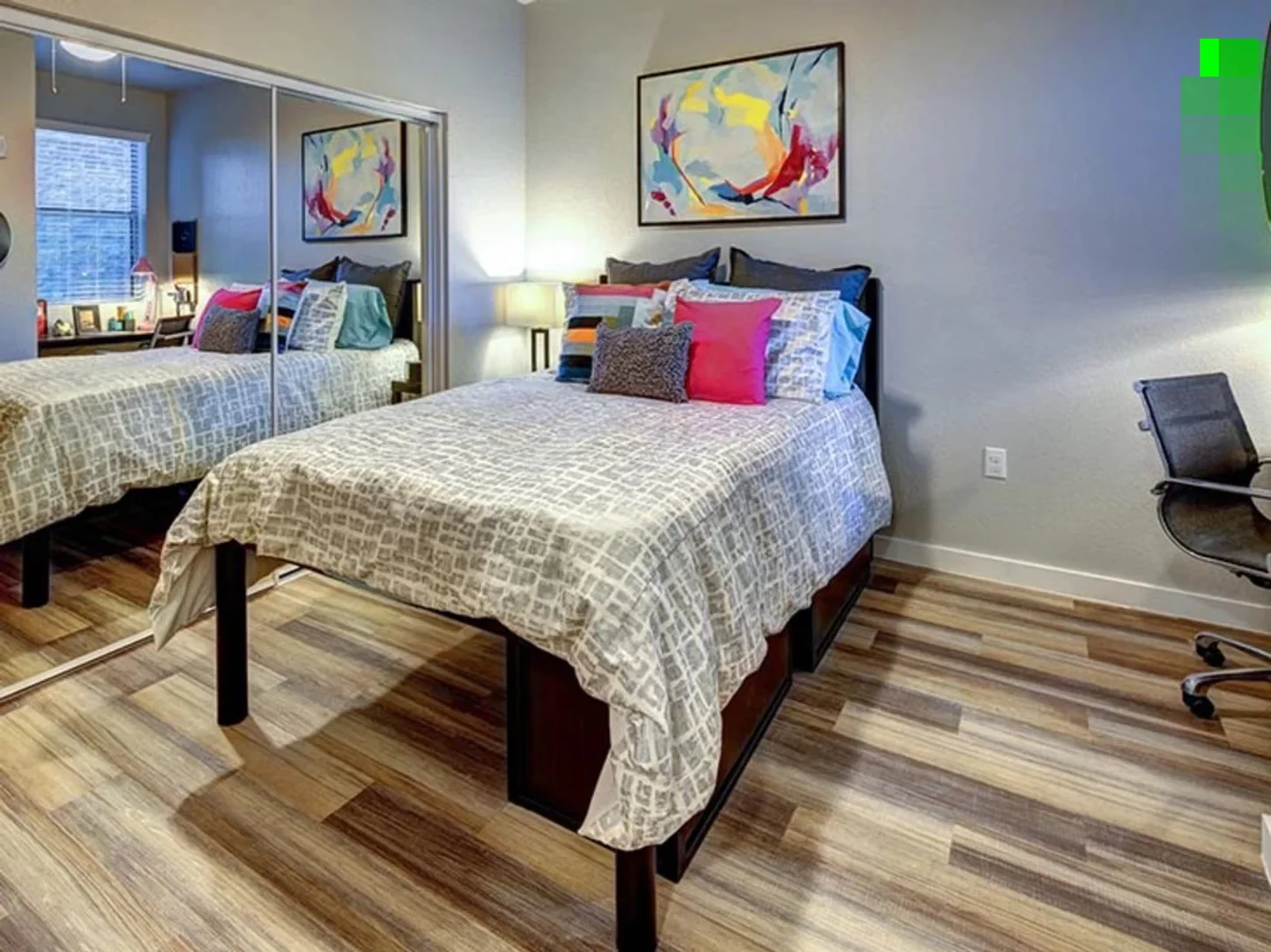 Quarto para alugar em apartamento de estudantes em , totalmente mobilado