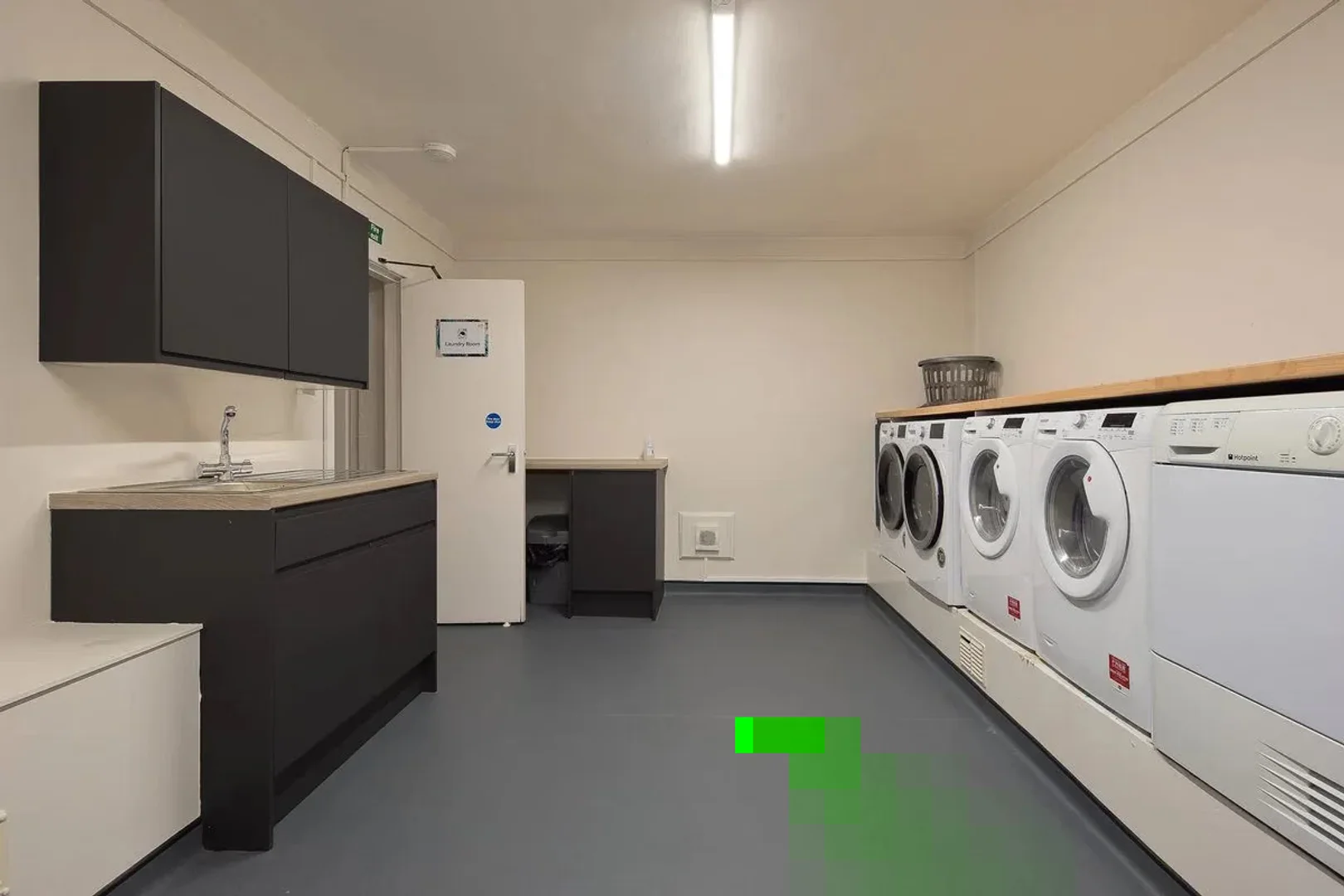 Bright and airy student room with easy university access in 