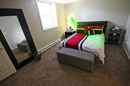Quarto privado em North River Road, imagem 10 de 22
