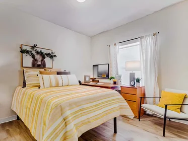 Private room at Washington Avenue South, image 1 of 10