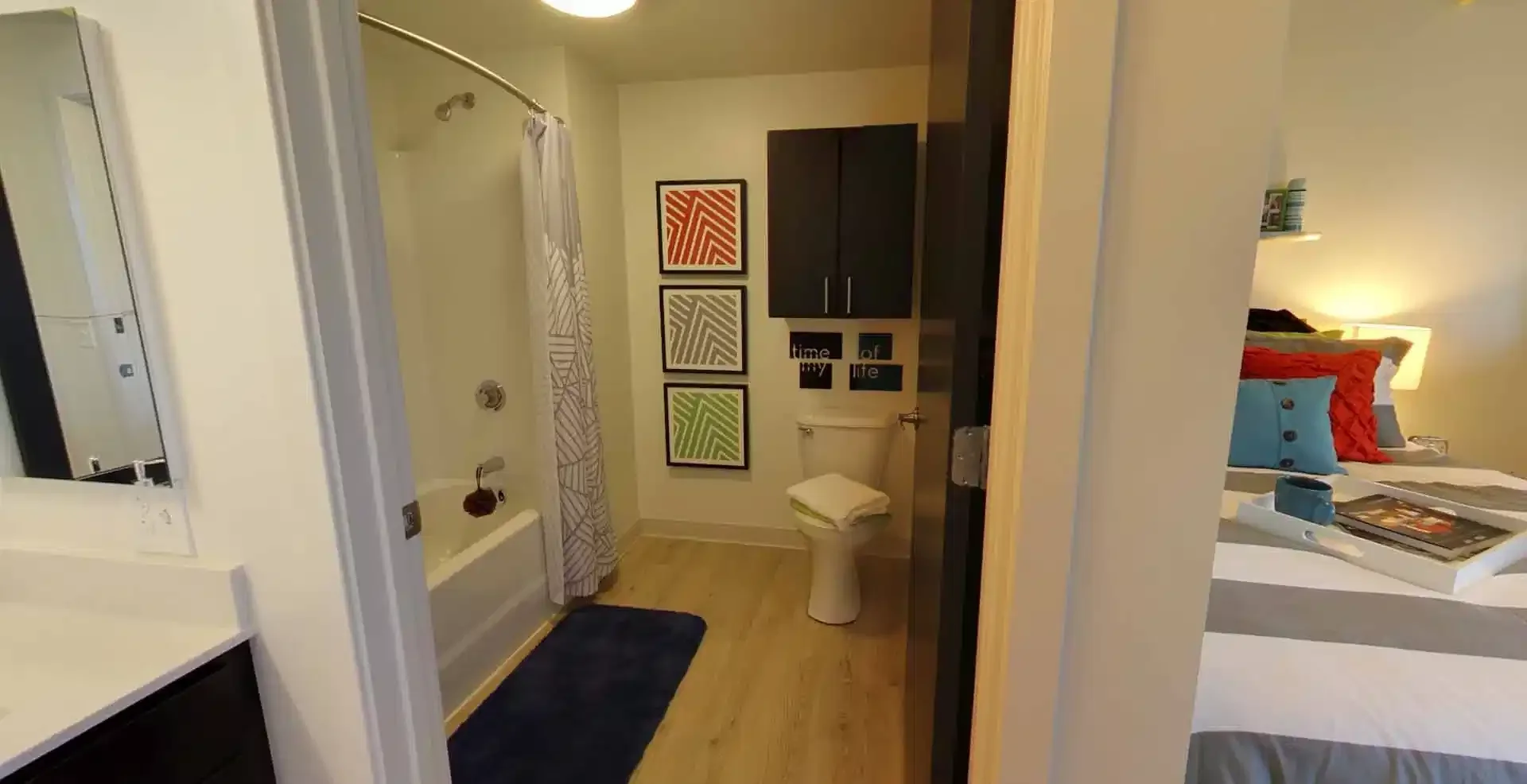 Quarto de estudante em  com área de estudo e instalações partilhadas
