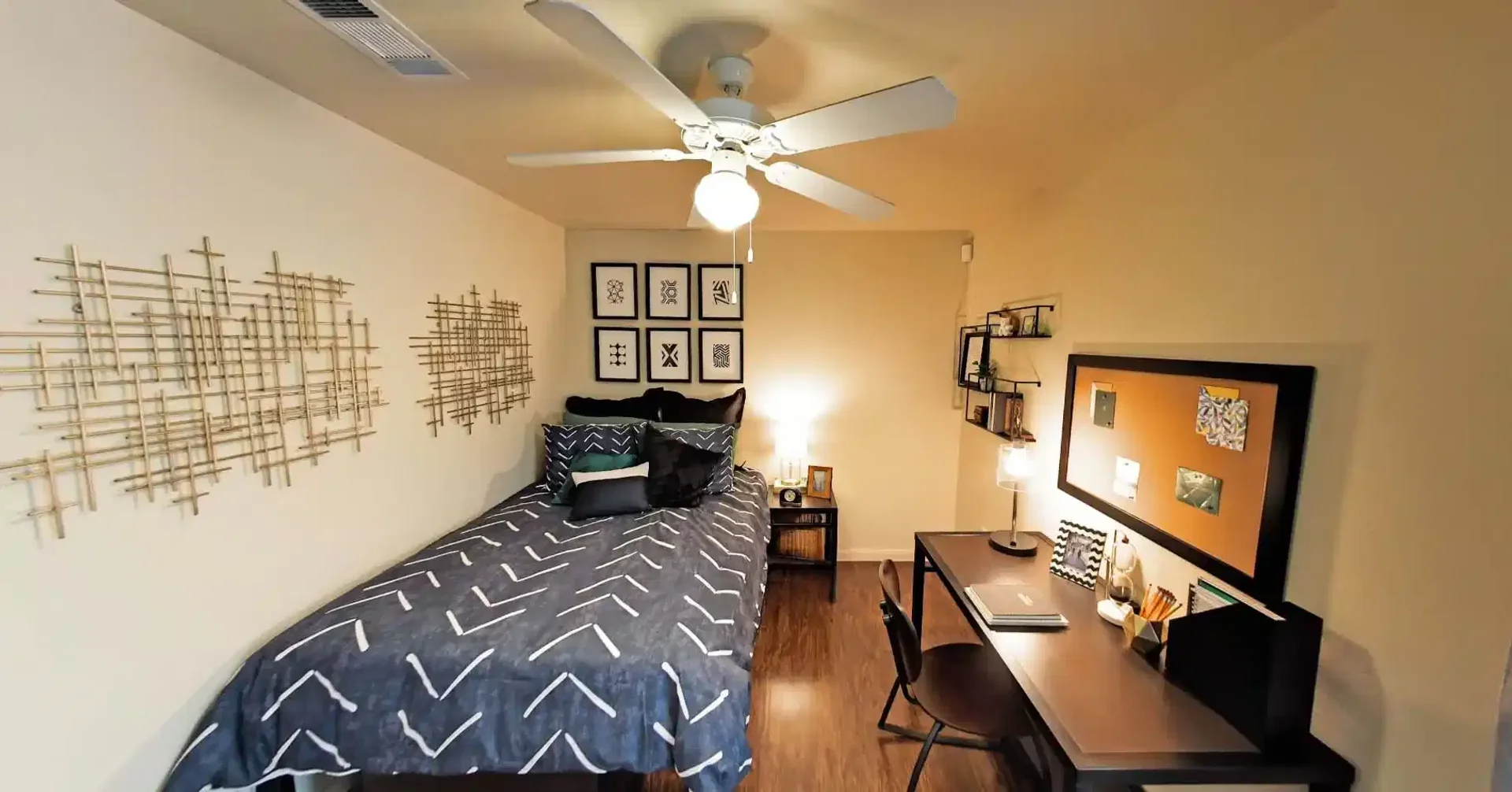 Comfortable and spacious student room in 