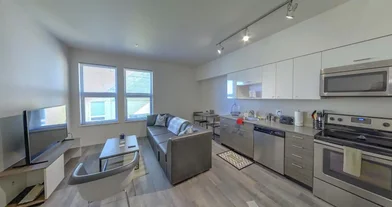 Habitación privada en 11th Avenue Northeast, imagen 1 de 10