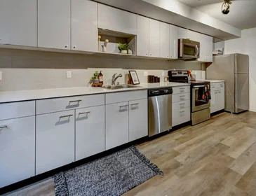 Stanza privata in 11th Avenue Northeast, immagine 16 di 18