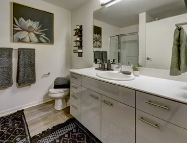 Stanza privata in 11th Avenue Northeast, immagine 18 di 18