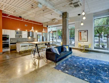 Stanza privata in 11th Avenue Northeast, immagine 6 di 18