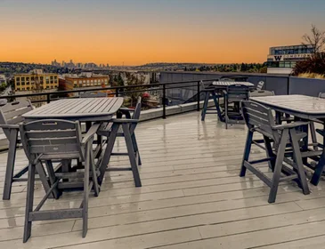 Stanza privata in 11th Avenue Northeast, immagine 8 di 18