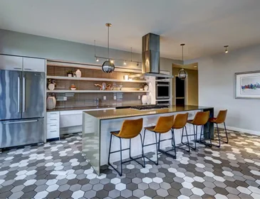 Stanza privata in 11th Avenue Northeast, immagine 10 di 18