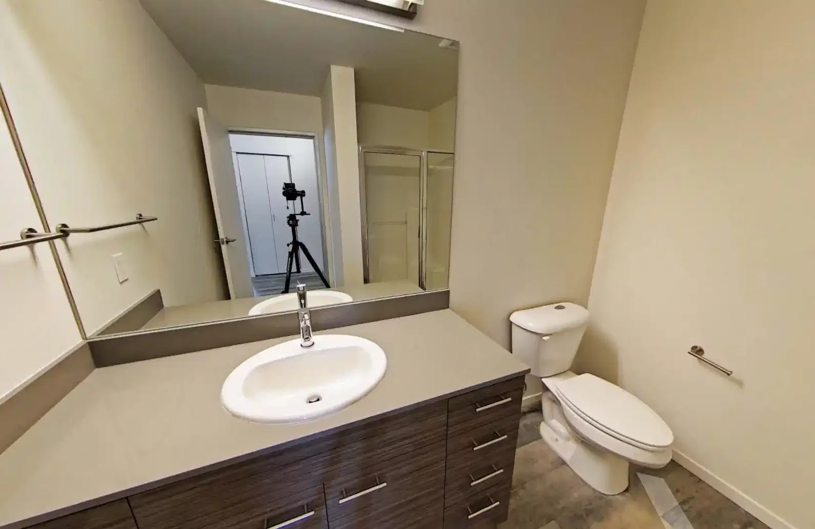 Comfortable and spacious student room in