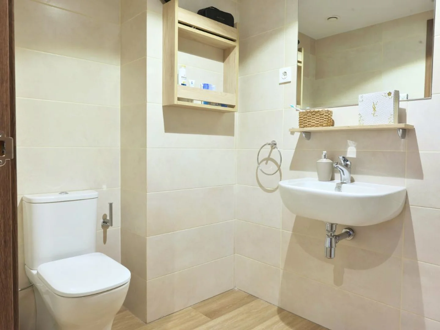 Self-contained studio for students in central 