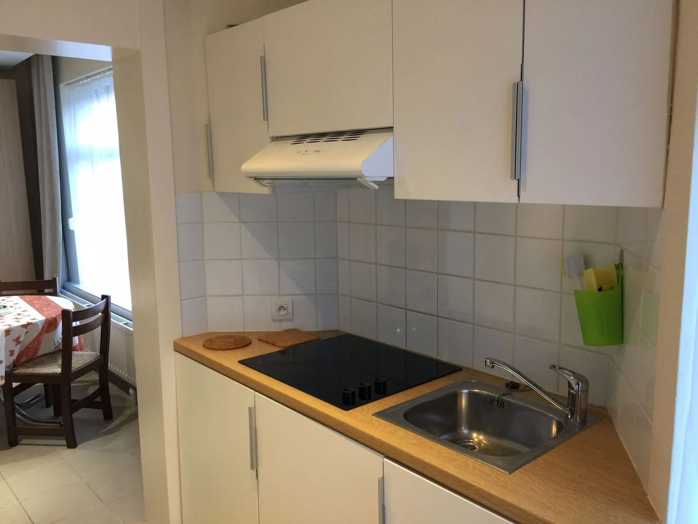 Praktyczna kawalerka w  zaprojektowana z myślą o potrzebach studentów