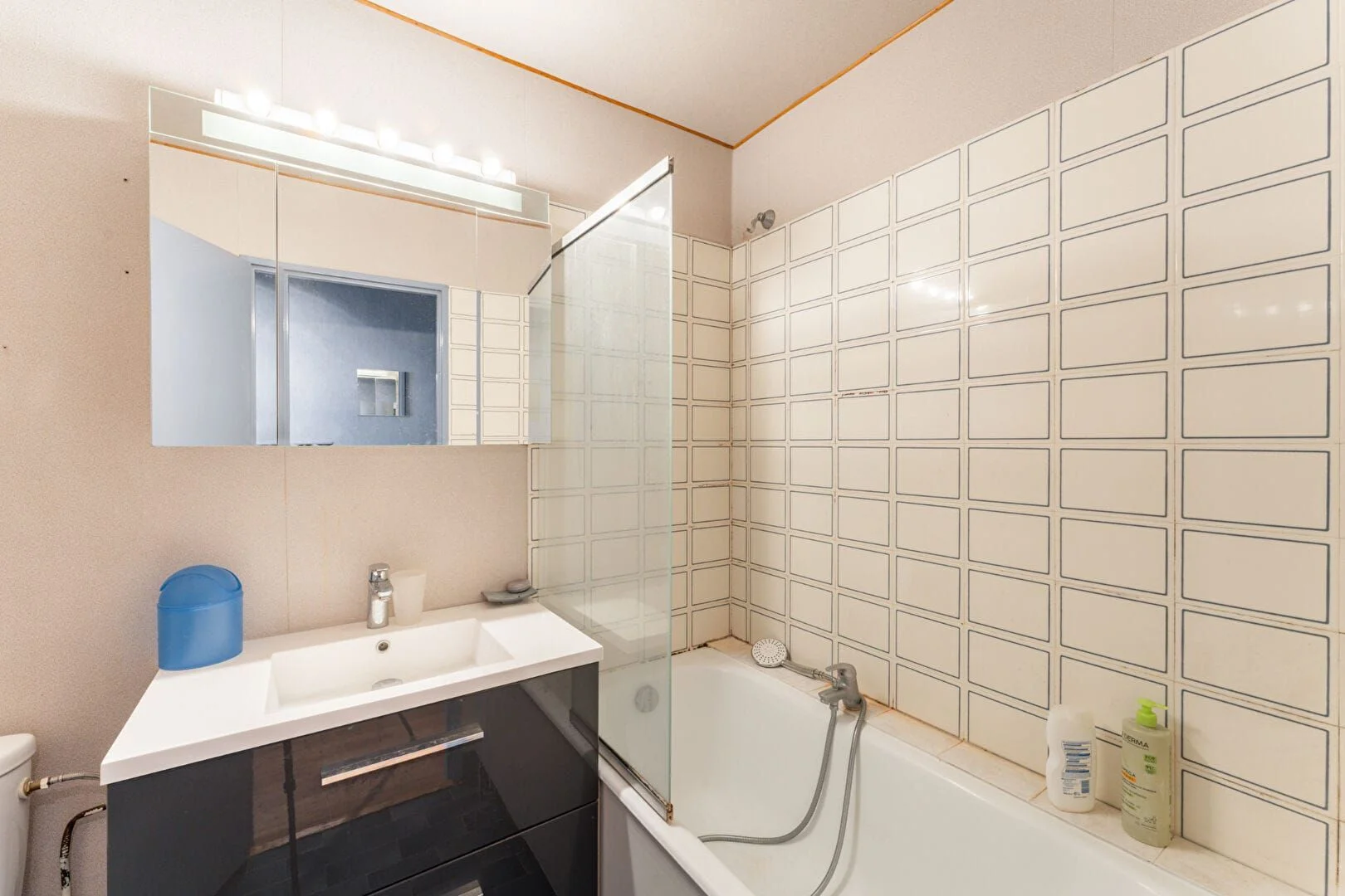 Affordable room for students with ample lighting in