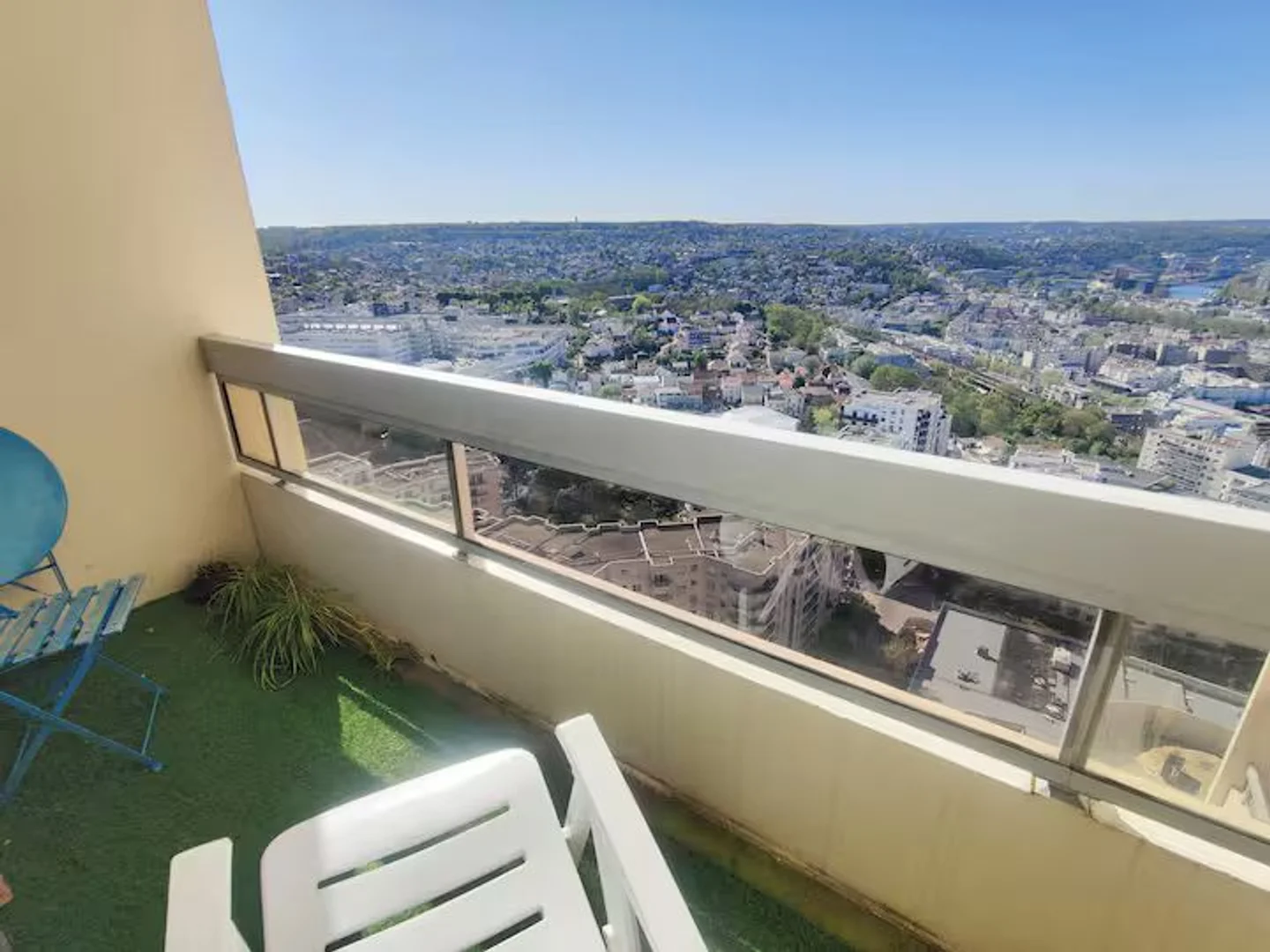 Student-friendly room in with modern amenities