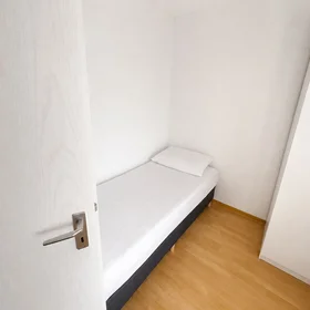 Chambre privée à Wörthstraße, image 1 de 10