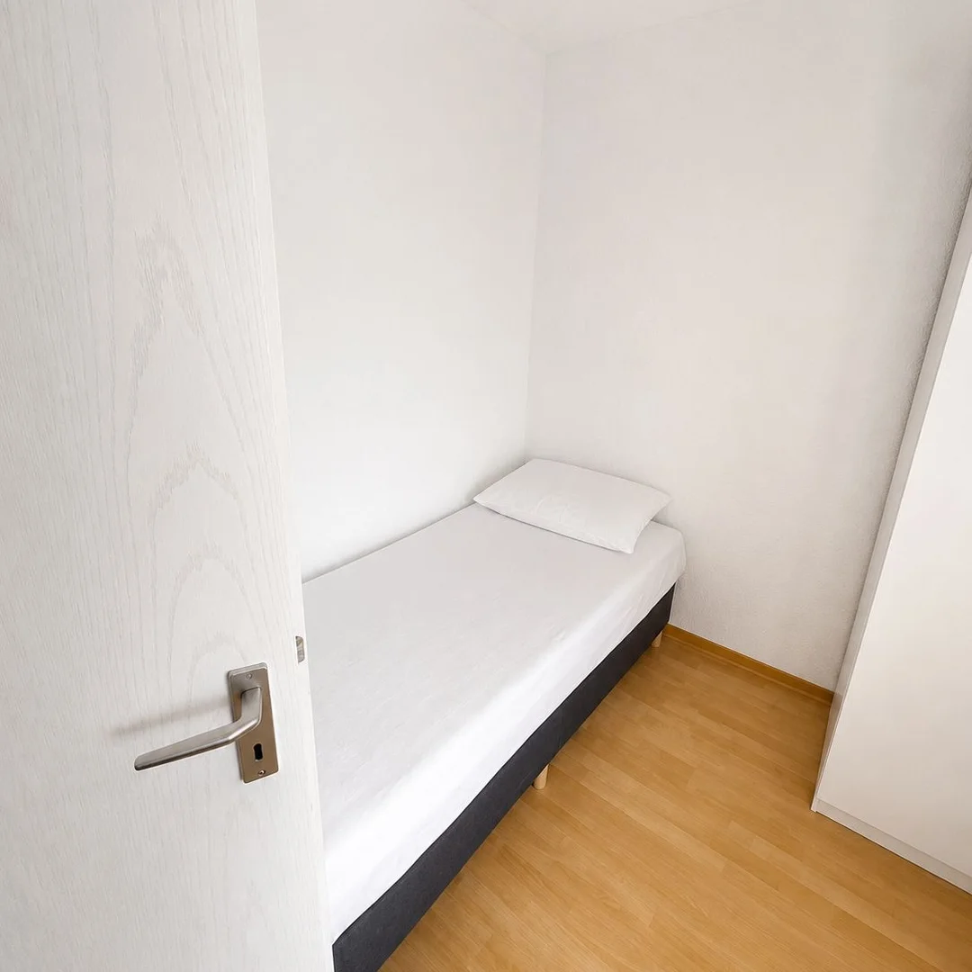 Chambre abordable pour les étudiants avec un bon éclairage dans 
