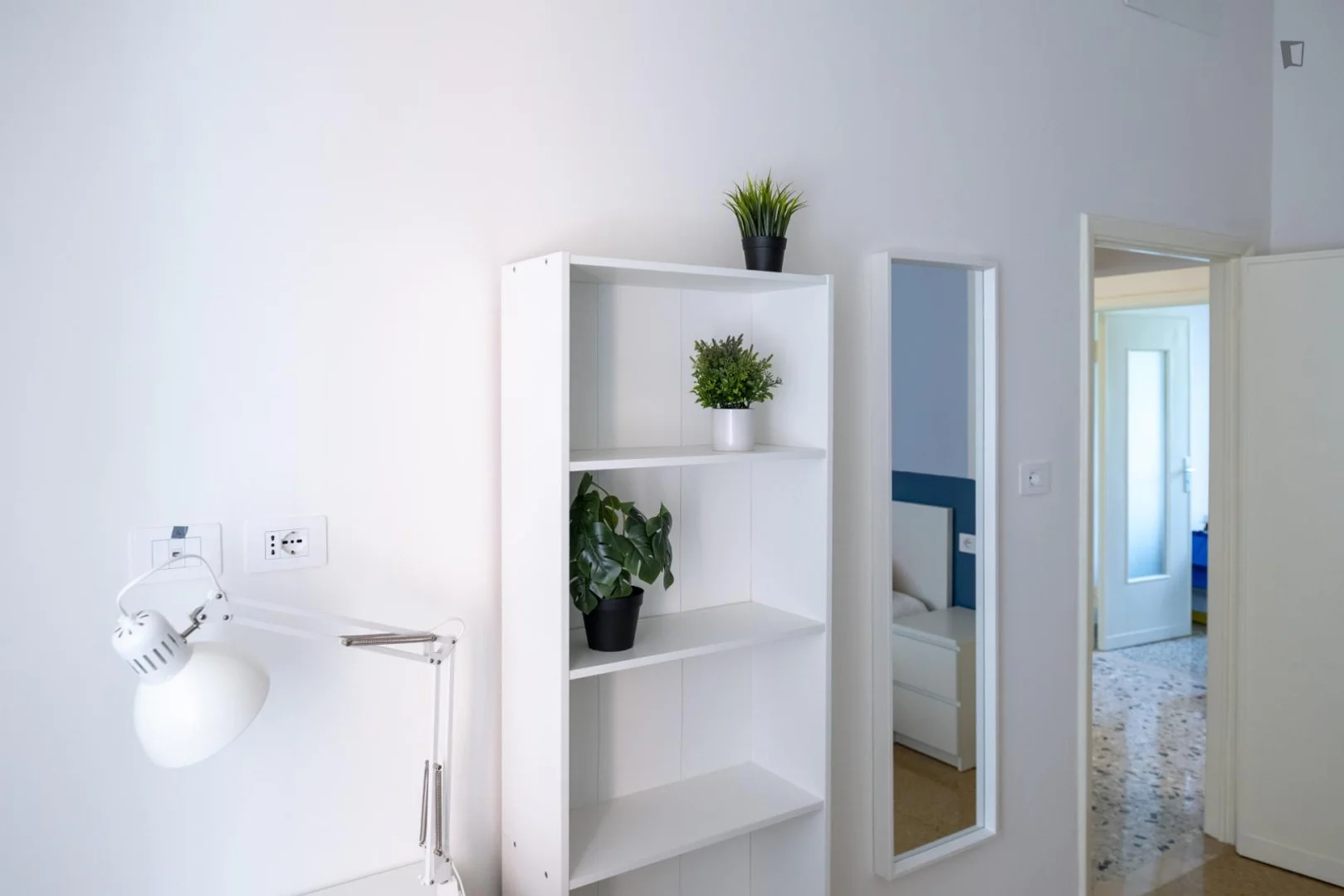 Funktionelles Studentenzimmer perfekt zum Studieren in 